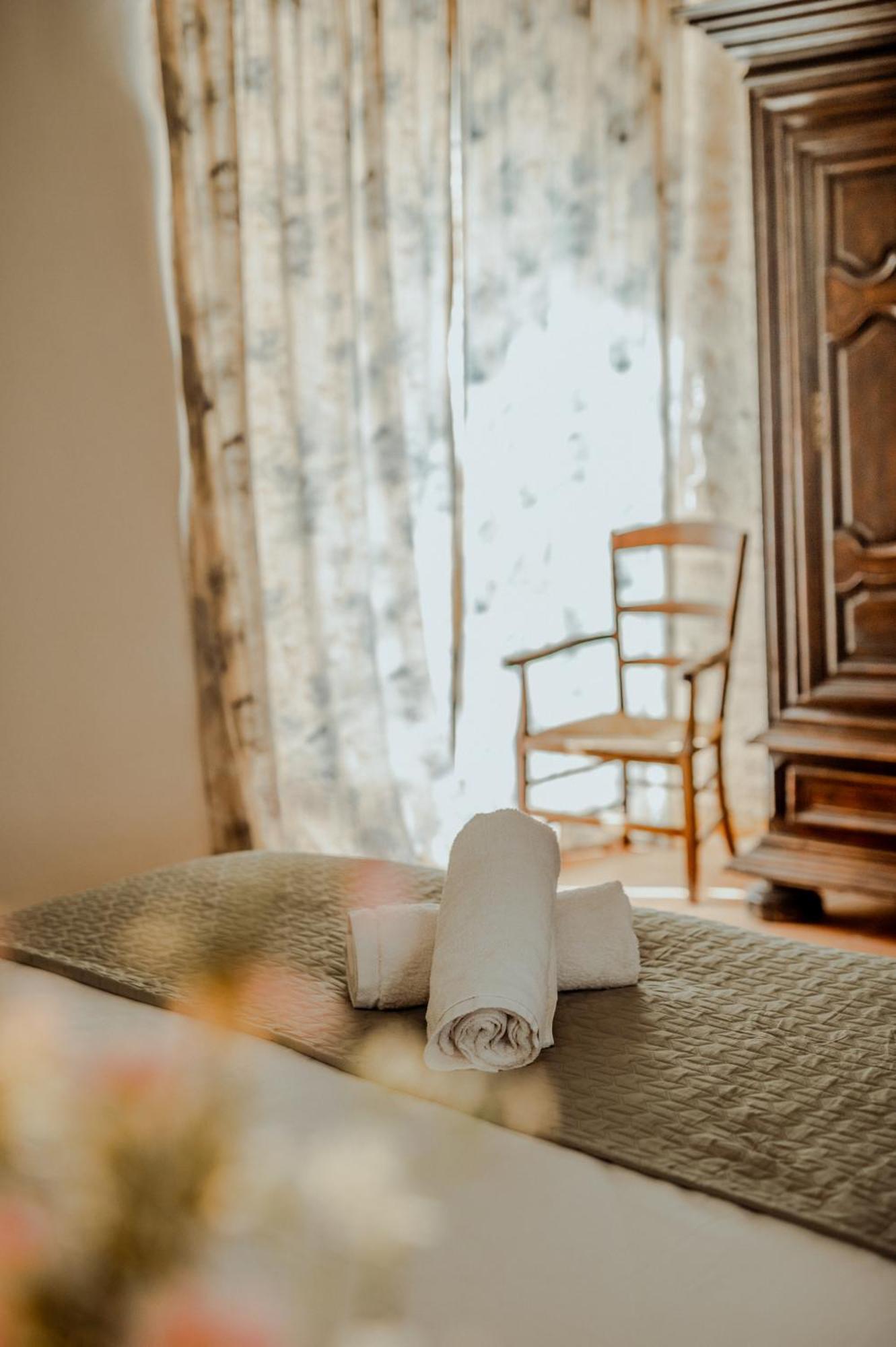 La Chambre Bleue Lauzerte Luaran gambar