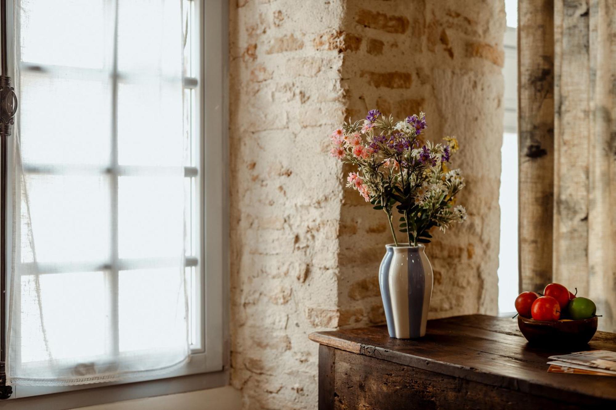 La Chambre Bleue Lauzerte Luaran gambar