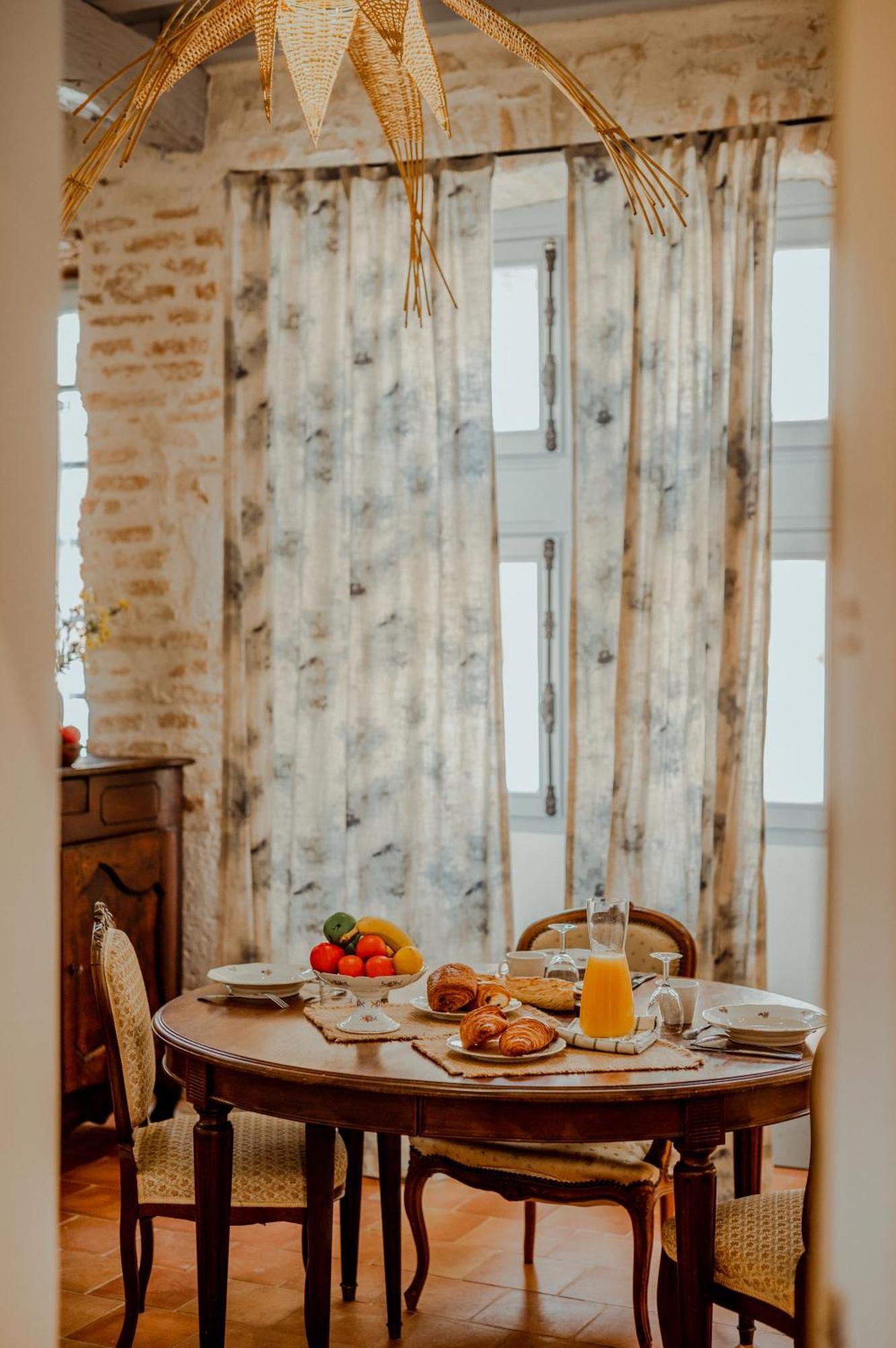 La Chambre Bleue Lauzerte Luaran gambar